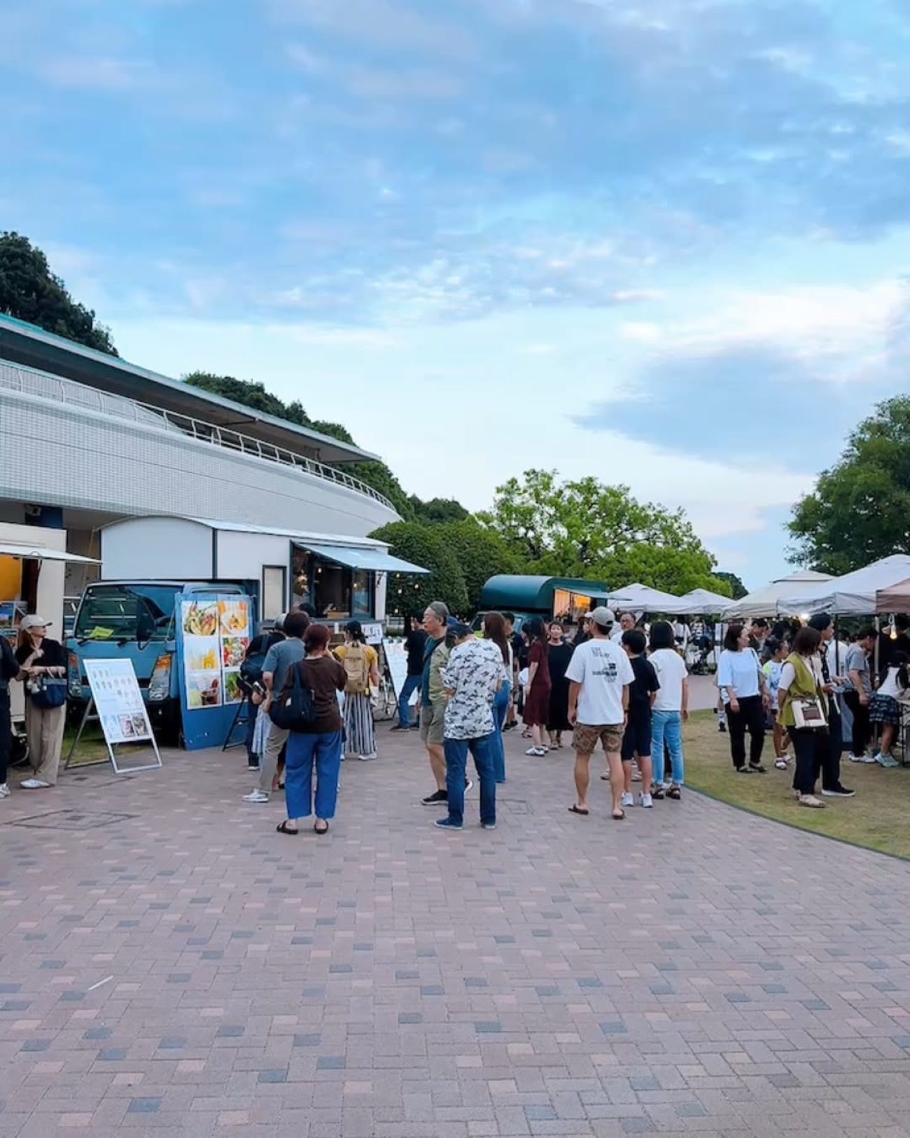 EastandWestmarche260516 3